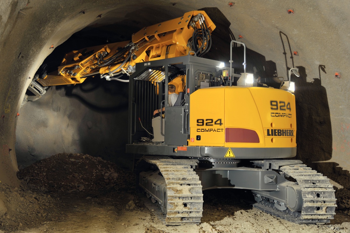 Liebherr R 924 Compact Tunnel Litronic